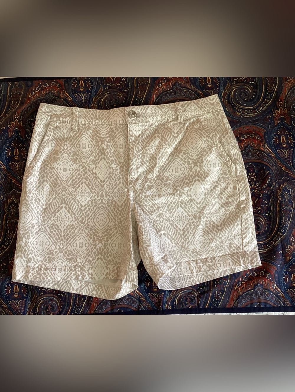 Gloria Vanderbilt Cream Patterned Shorts